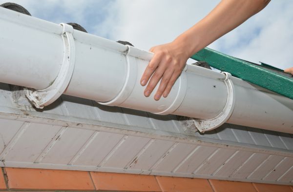 Gutter Reattachment in Galveston